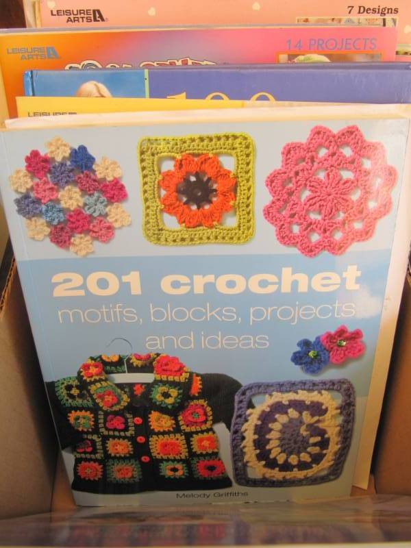 lot 288 image: 50 crochet instructions and project books