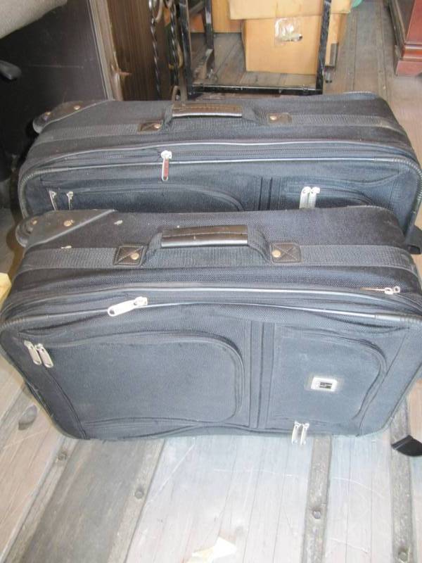 lot 305 image: 2 piece black luggage set