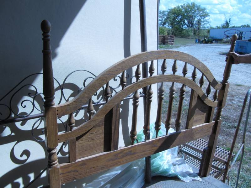 lot 320 image: Fullsize oak headboard