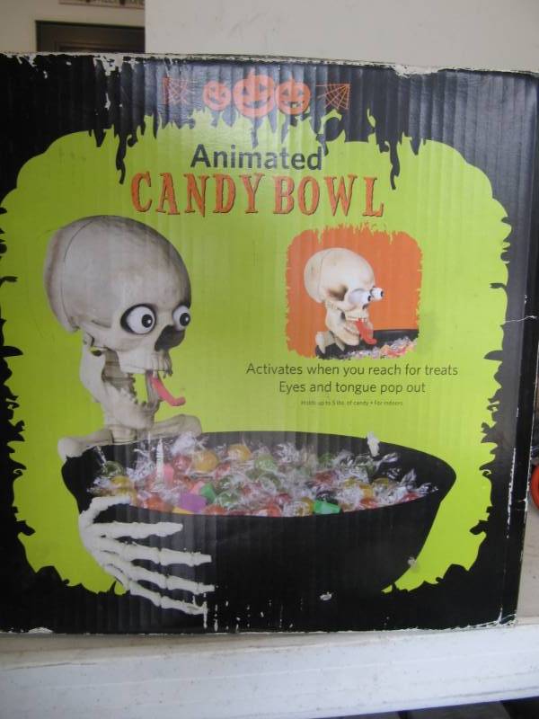 lot 333 image: Halloween animated candy dish