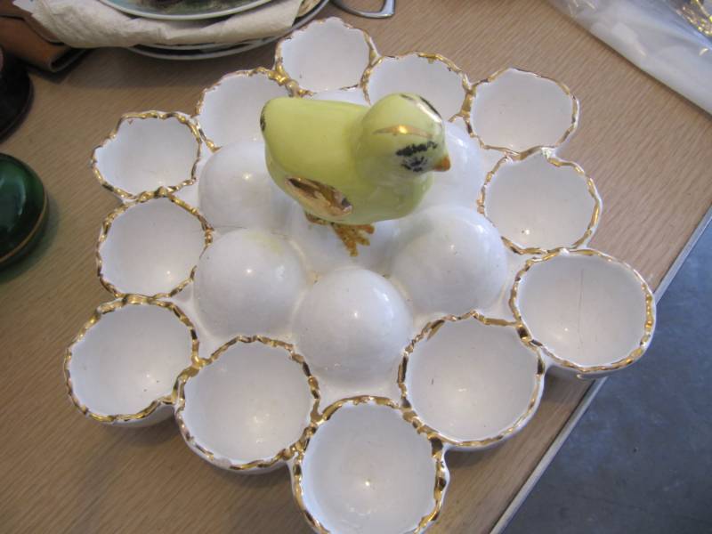 lot 343 image: Vintage Chick Egg Dish with gold trim
