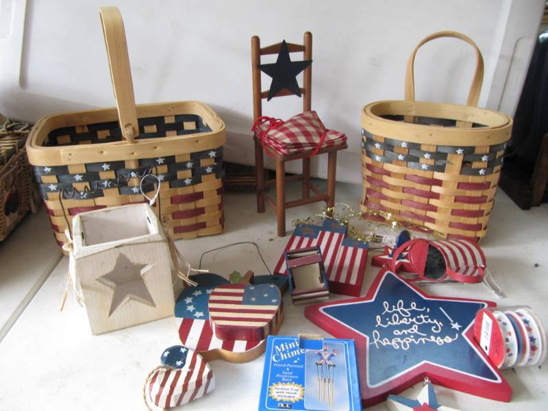 lot 346 image: 4TH of JULY decorations