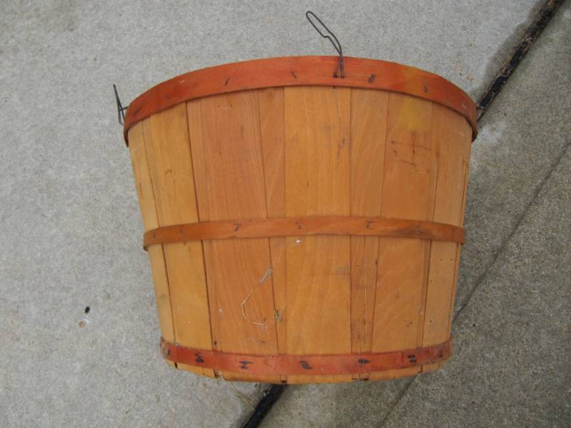 lot 347 image: Vintage wood bushel basket