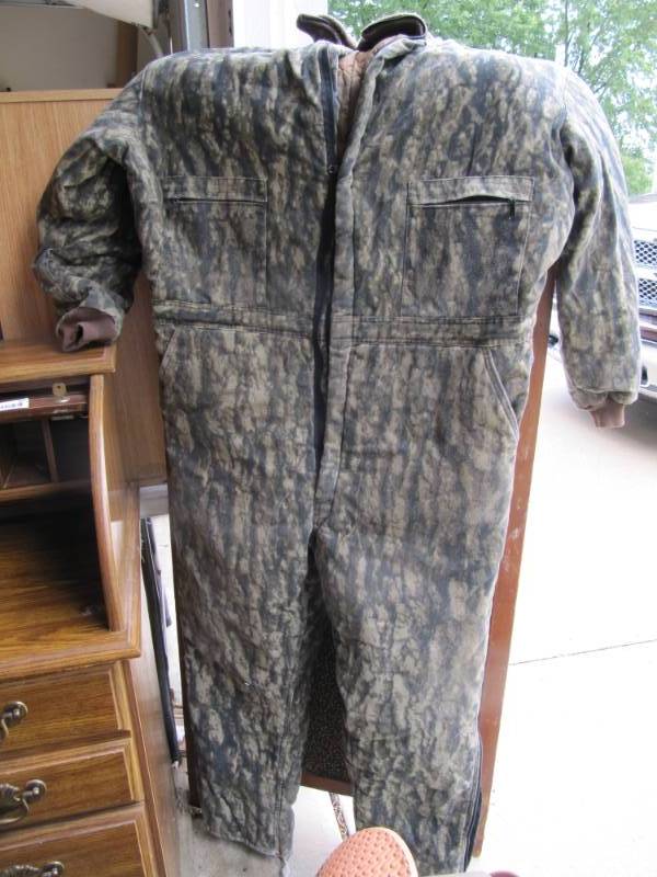 lot 352 image: Used 2XL Camo coveralls