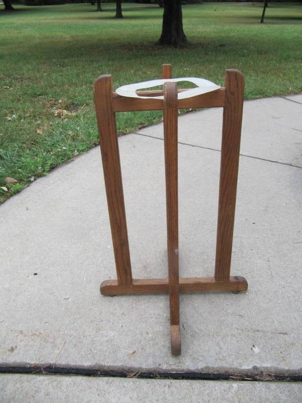 lot 356 image: wood oak plant stand