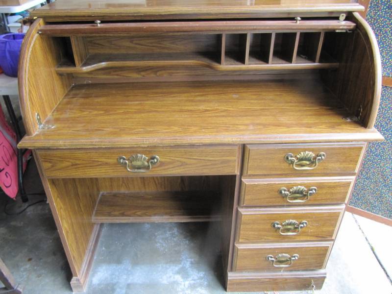 lot 350 image: Roll Top Desk with key