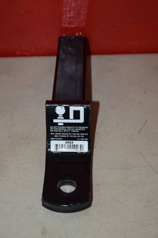 lot 7 image: Draw-Tite Hitch 2923