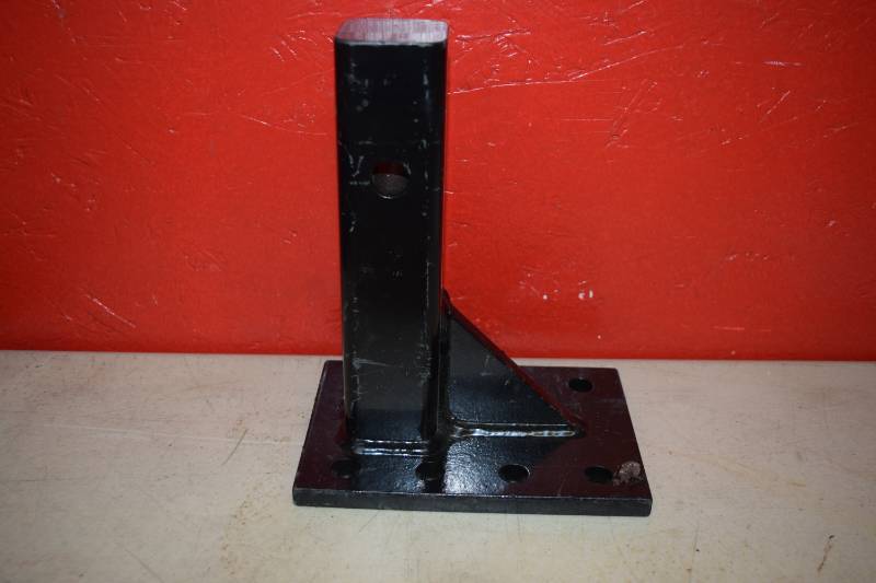 lot 19 image: Pintle Hook Mount