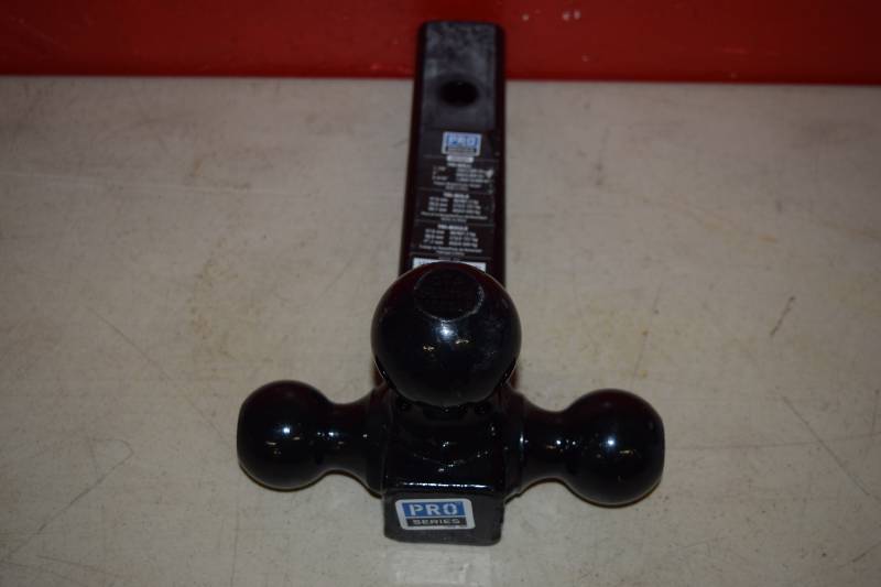 lot 20 image: Pro Series Tri-Ball Hitch