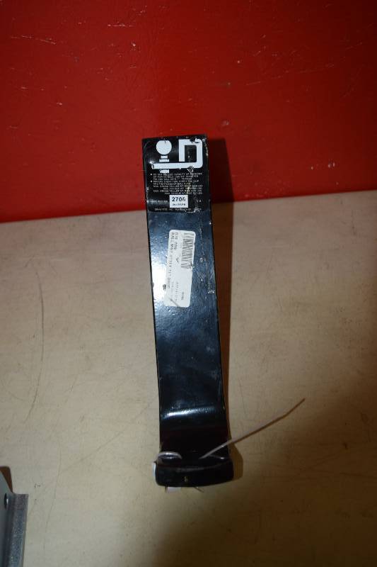 lot 24 image: Draw-Tite Hitch 2706