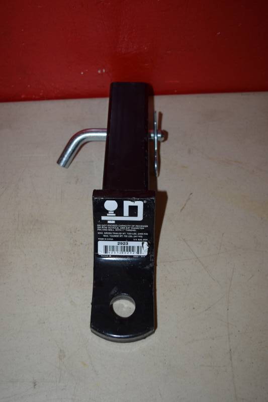 lot 10 image: Draw-Tite Hitch 2923