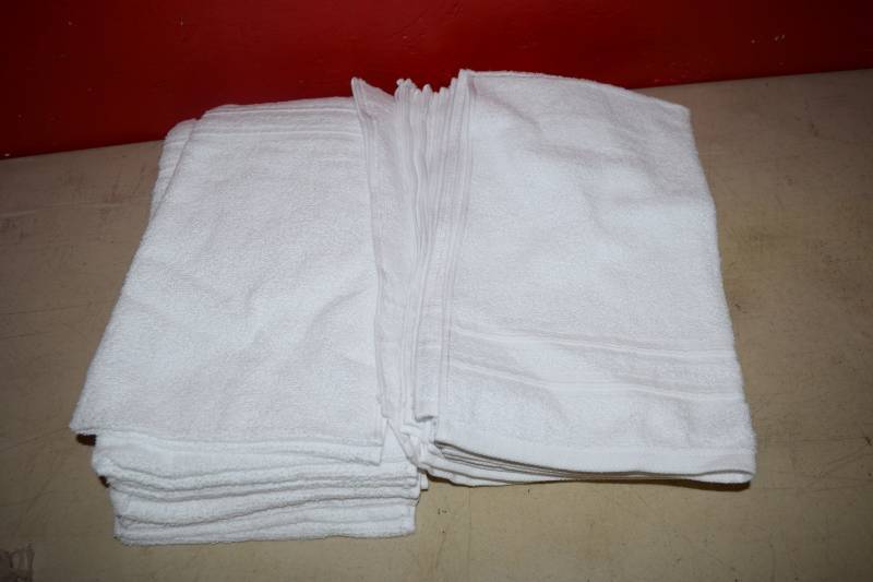 lot 68 image: 12 White Hand Towels