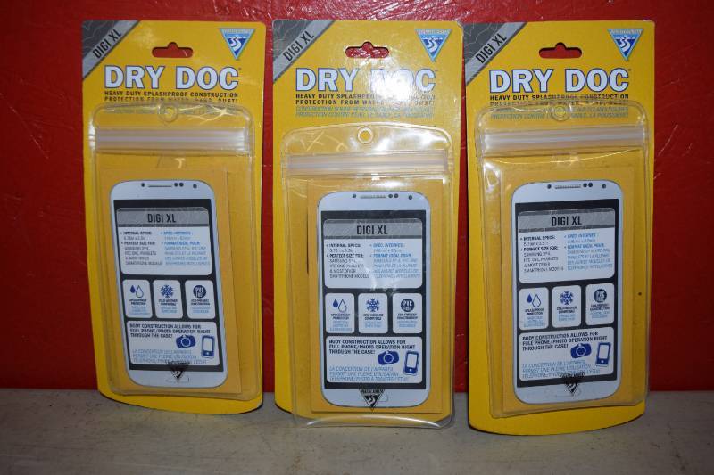 lot 71 image: 3 Dry Doc Digi XL Phone Water Protectors