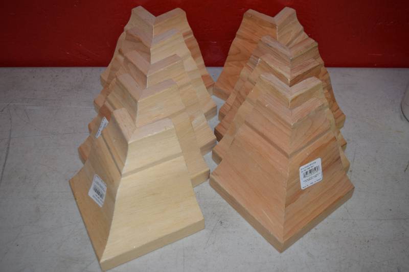 lot 77 image: 10 Pine Crown Molding Pieces