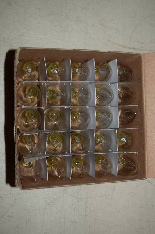 lot 92 image: 144 Night Light Bulbs