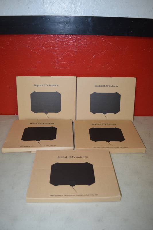 lot 123 image: 5 Digital HDTV Antennas