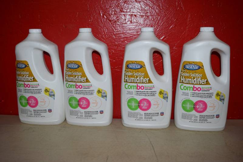 lot 125 image: 4 Bottles Best Air Vista Golden Solution Humidifier Combo