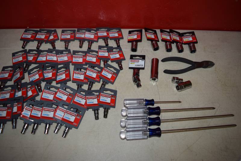 lot 152 image: Craftsman Tools