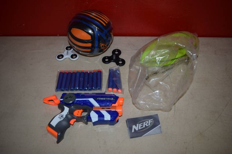 lot 198 image: Toys