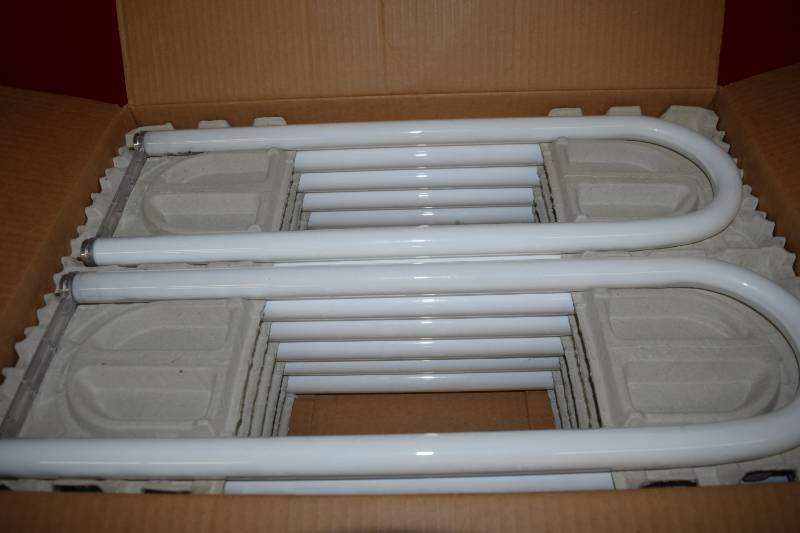 lot 217 image: 12 GE Fluorescent Lamps