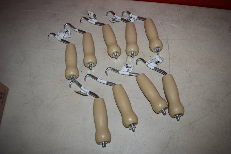 lot 243 image: 9 QLT Tie Wire Twisters