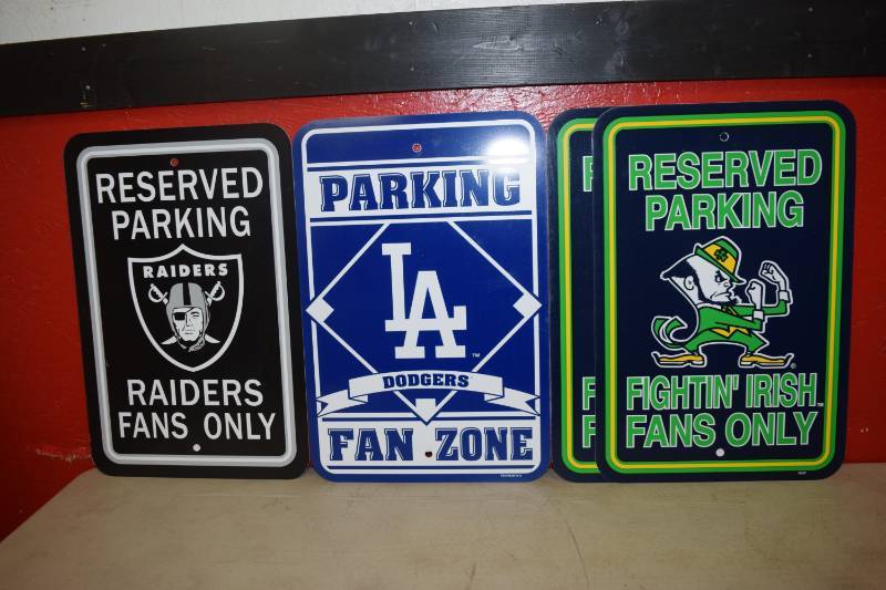 lot 262 image: 4 Plastic Fan Parking Signs