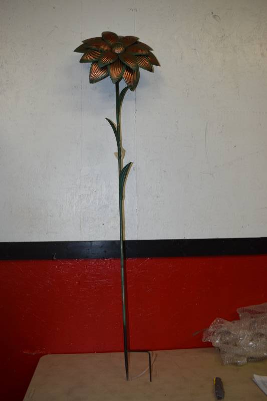 lot 293 image: Regal Garden Flower Stake