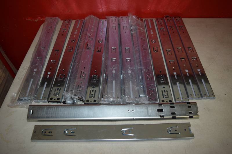 lot 300 image: 19 Drawer Slides