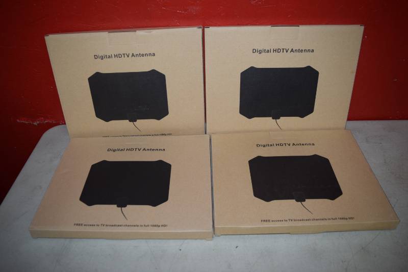 lot 313 image: 5 Digital HDTV Antennas