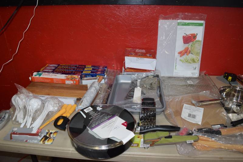 lot 386 image: Kitchen Items