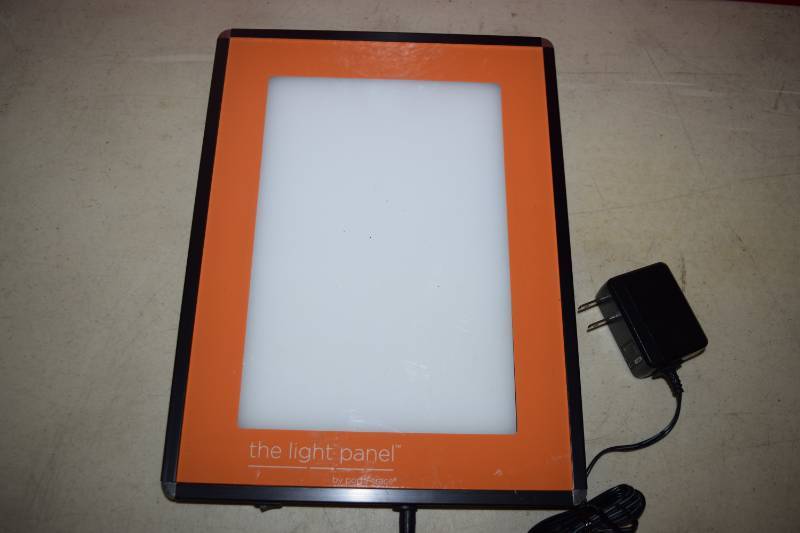lot 370 image: Porta Trace Light Panel