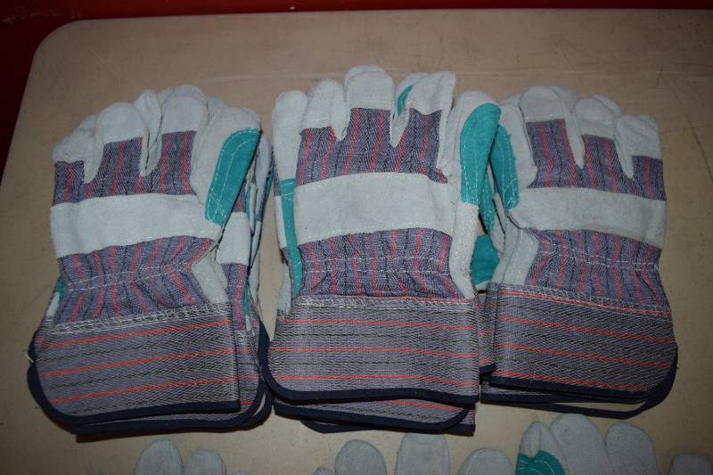 lot 389 image: 13 Pair Leather Work Gloves