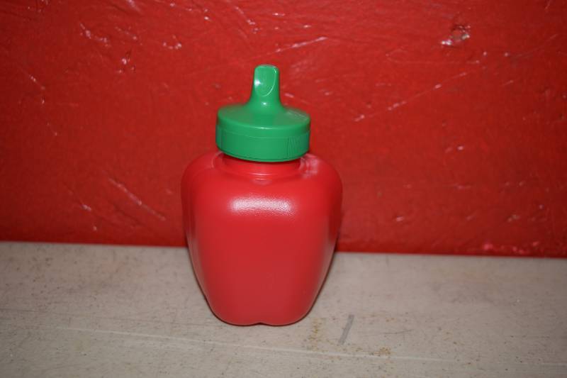lot 392 image: 60 Apple Sippers Plastic Sipper Bottles