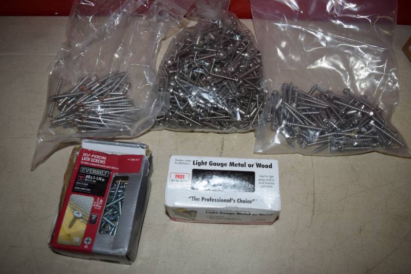 lot 464 image: Screws