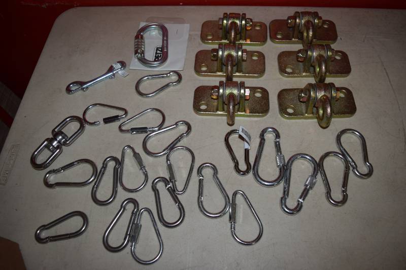 lot 470 image: Hooks
