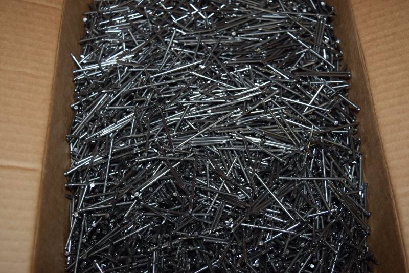 lot 476 image: 30 Pounds Trim Nails