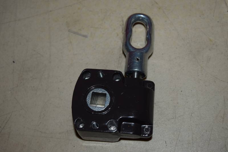 lot 478 image: 25 Matjavila Canopy Winch Cranks
