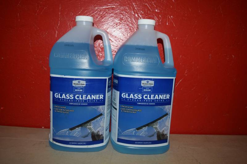 lot 453 image: 2 Gallons Members Mark Glass Cleaner