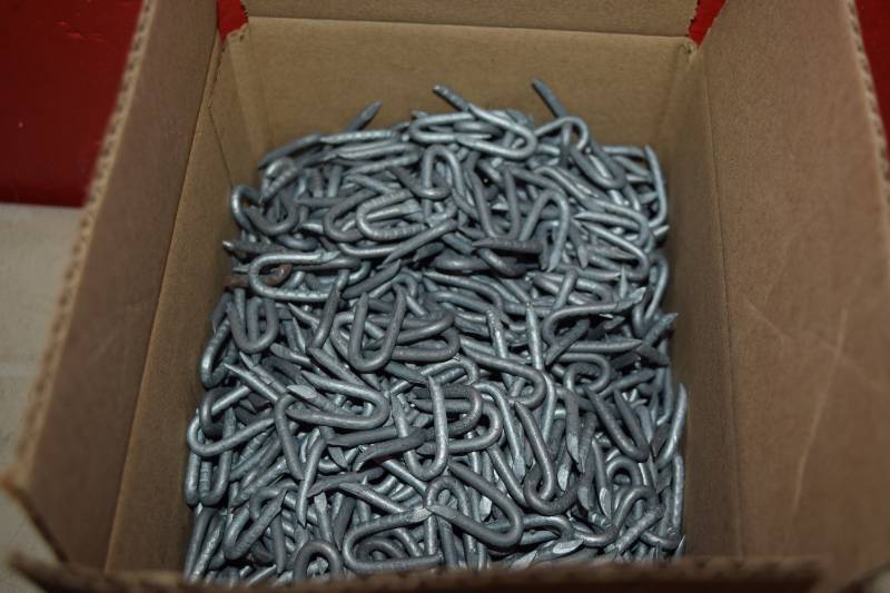 lot 466 image: 10 Pounds Fence Staples