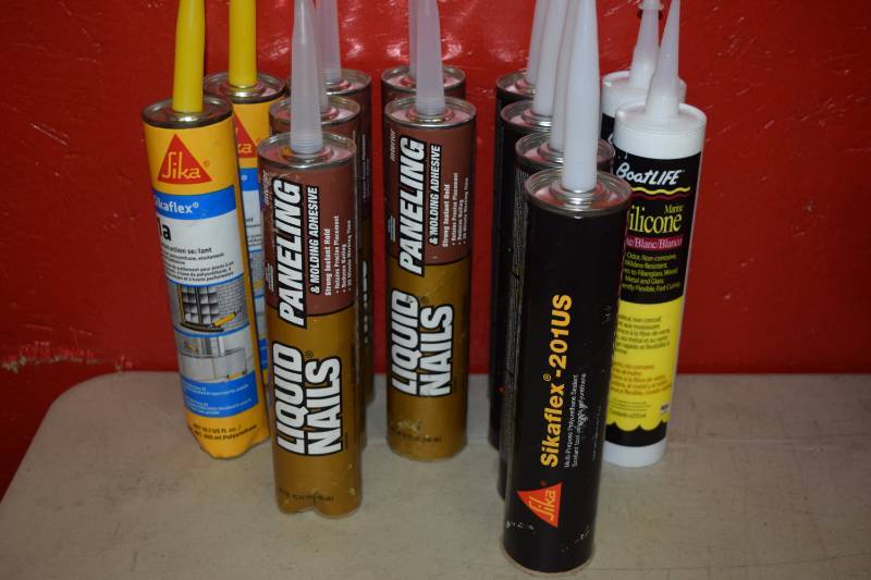 lot 482 image: 14 Tubes Adhesive and Caulk