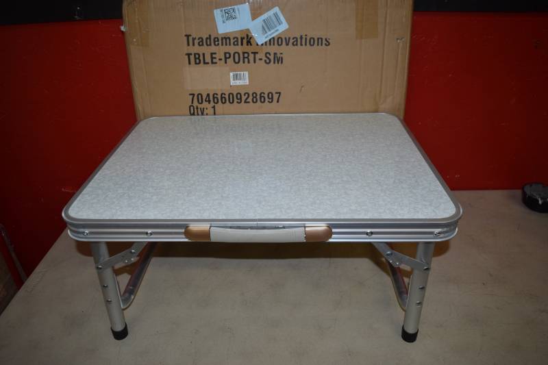 lot 539 image: Metal Edge Folding Table