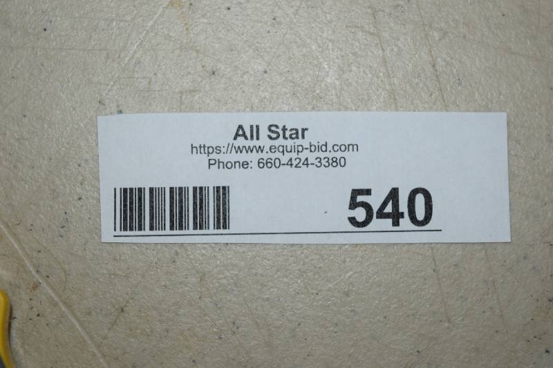 lot 540 image: 250 Peel N Stick Envelopes