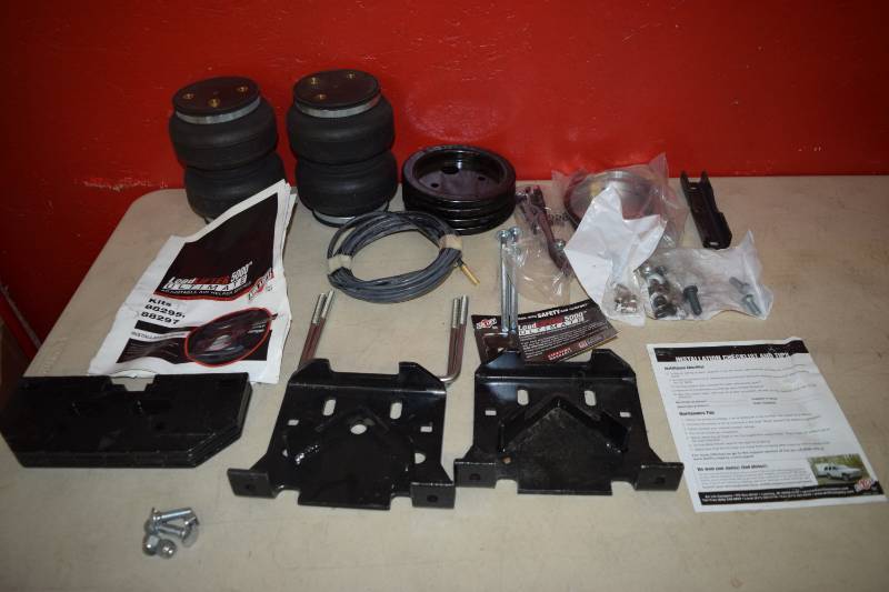 lot 545 image: Load Lifter 5000 Adjustable Air Springs