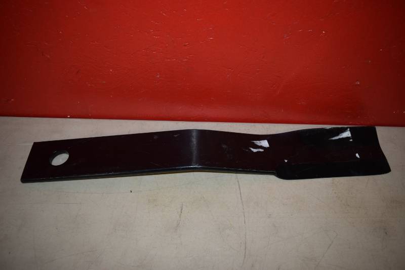 lot 564 image: Kubota Blade