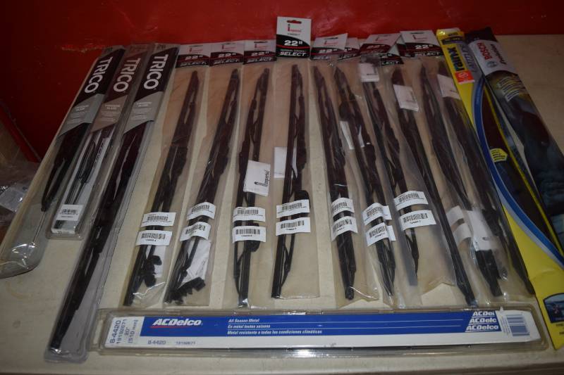 lot 572 image: Wiper Blades