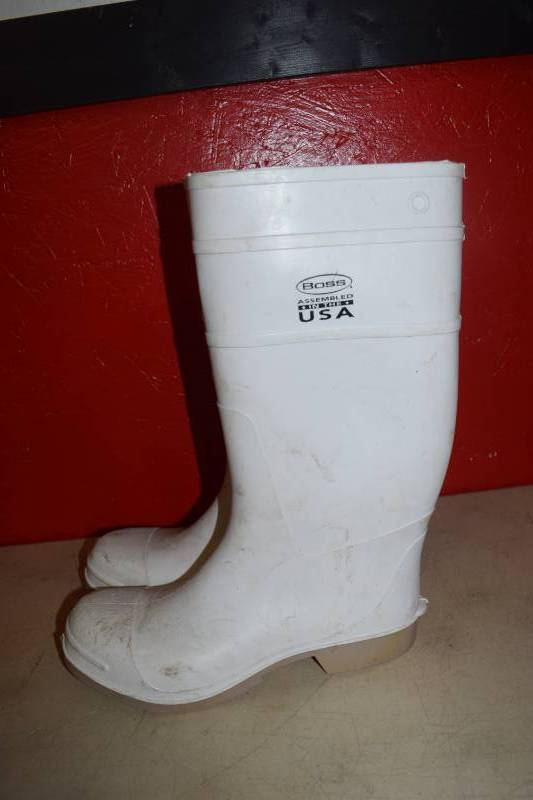 lot 575 image: Pair Boss Rubber Boots