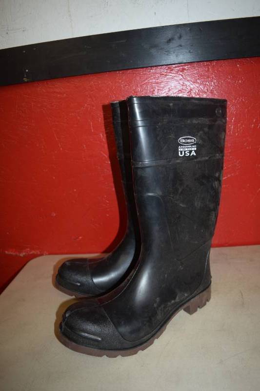 lot 576 image: Pair Boss Rubber Boots