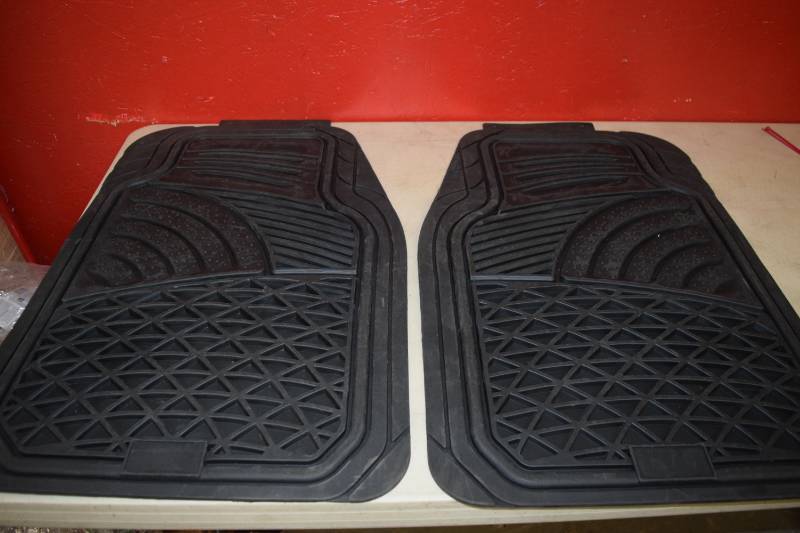 lot 580 image: 2 Heavy Duty Rubber Floor Mats