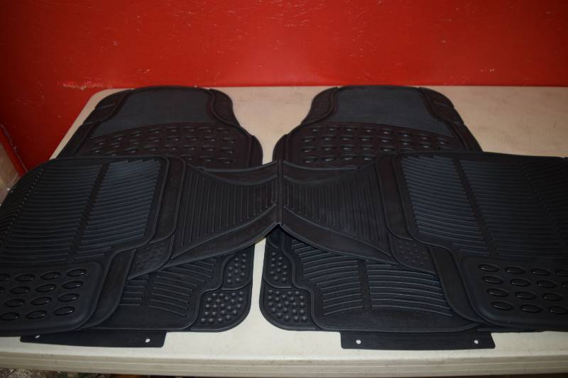 lot 581 image: 3 Piece Set Rubber Floor Mats