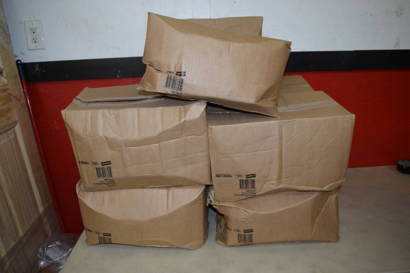 lot 592 image: 2500 Staples Gummed Clasp Envelopes